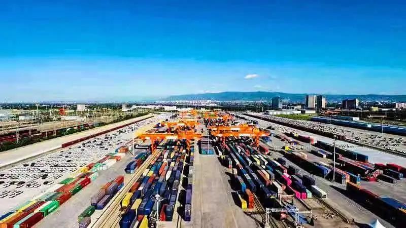 Xi 'an International Port Station was officially inaugurated